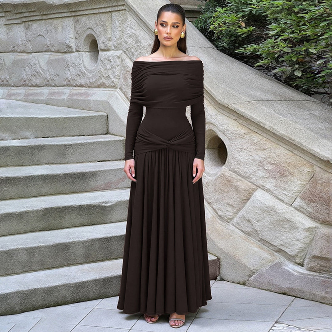 Damen Elegantes Langkleid mit gekreuztem Tailleneinsatz und schulterfreiem Ausschnitt Echo Archiv