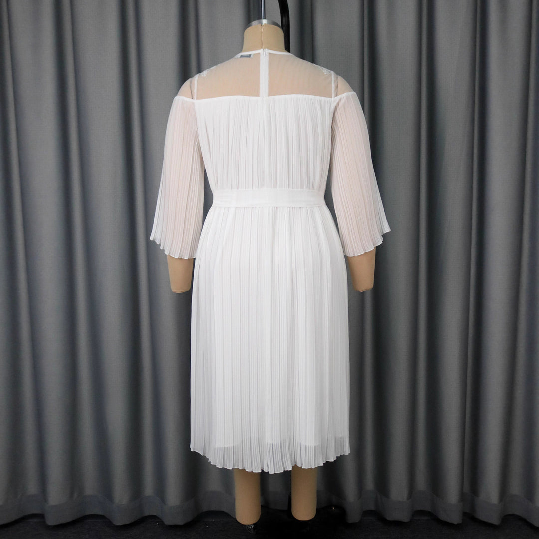 Damen festliches Faltenkleid mit Spitzenakzenten Echo Archiv