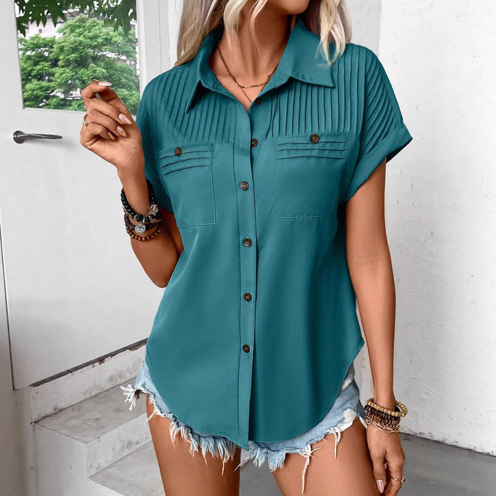 Damen Kurzarm-Bluse mit feiner Faltenpasse, Brusttaschen und Kentkragen Echo Archiv