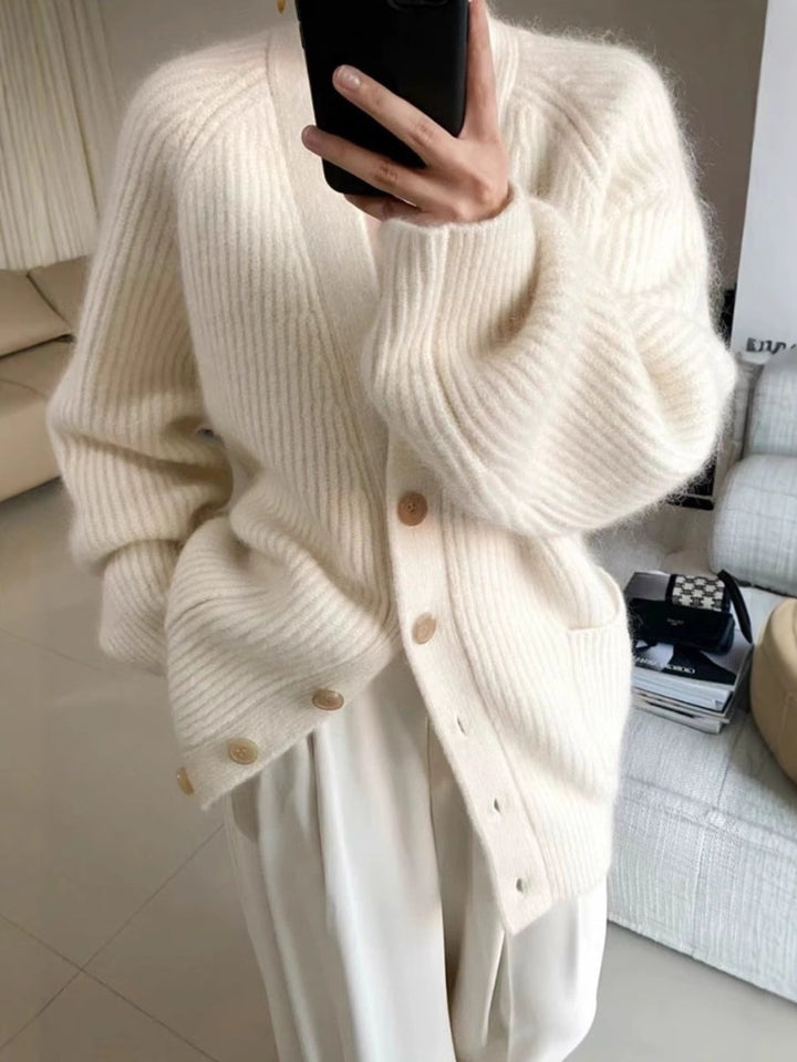 Damen Langer Oversize-Cardigan aus weichem Rippstrick mit Holzknopfleiste Echoarchiv