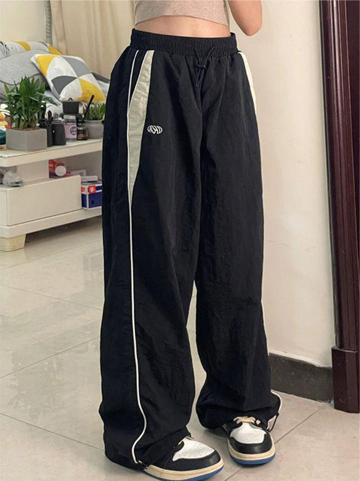 Damen nan weite Trackhose mit Kontrastpaspel, elastischem Bund und Oversize-Schnitt Echo Archiv