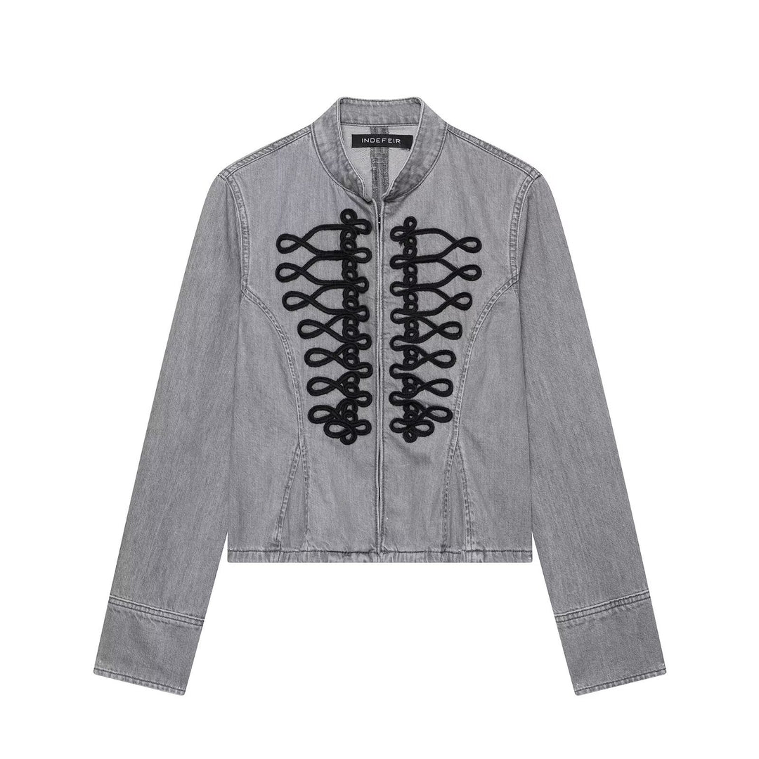 Damen Cropped Jeansjacke mit Mandarin‑Kragen und dekorativen Zierknoten Echoarchiv