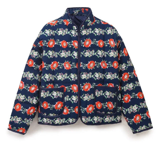Damen nan gesteppte Stehkragenjacke mit floralem Längsprint, aufgesetzten Taschen und kontrastierender Paspel Echo Archiv