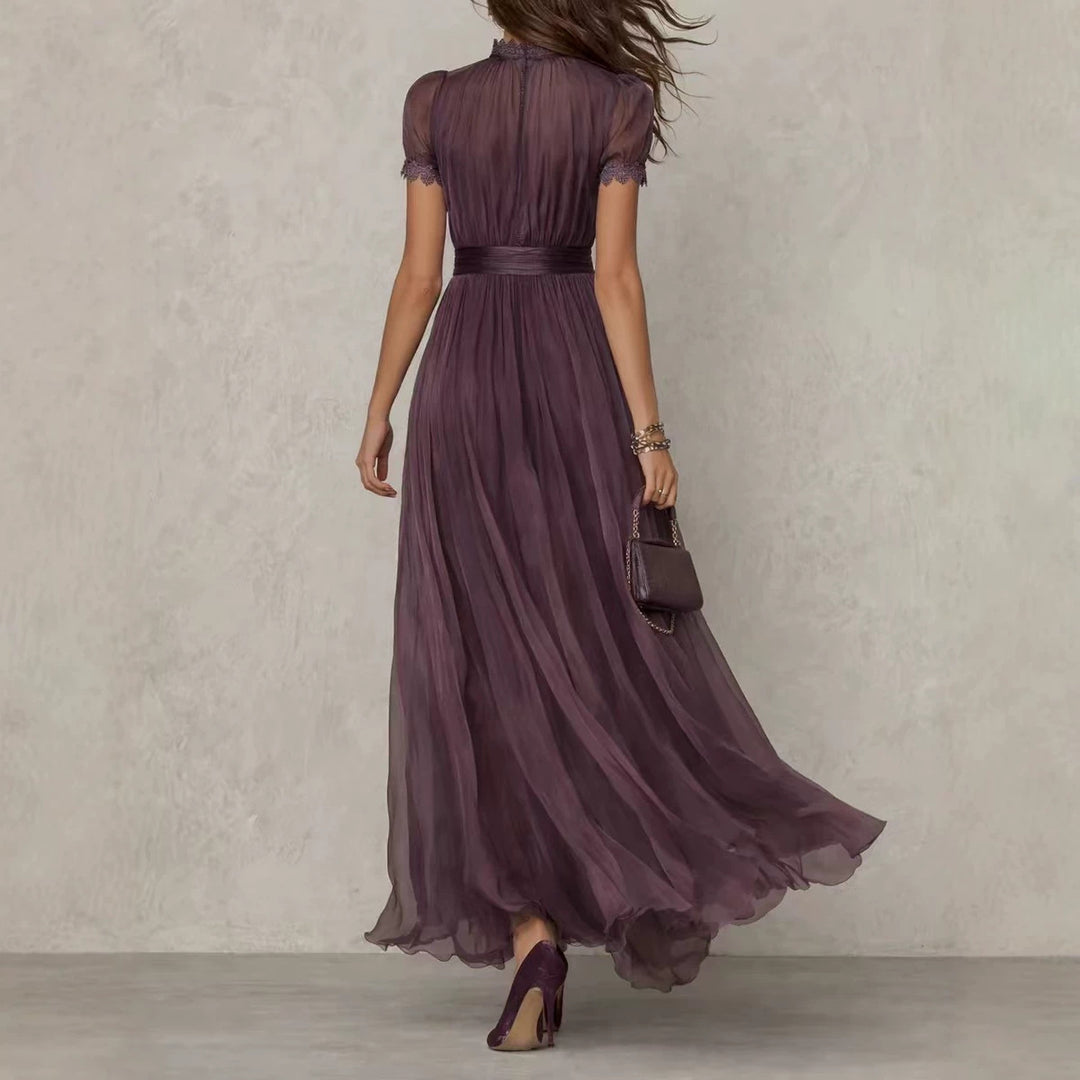 Damen nan langes Chiffon-Abendkleid mit Spitzen‑Stehkragen, Schlüsselöffnung und taillierter Schärpe Echo Archiv