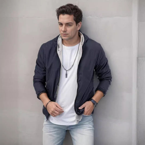 Herren sportliche Übergangsjacke mit funktionalem Kapuzenkragen und elastischen Bündchen Echoarchiv