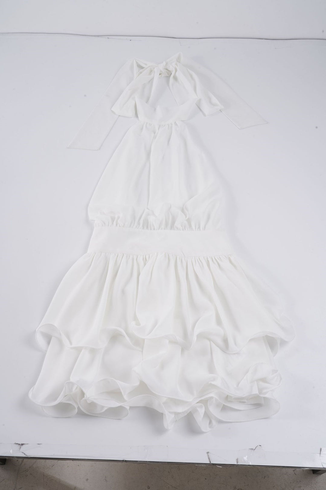 Damen Elegantes Maxikleid mit schwingendem Rüschensaum und tiefem V-Ausschnitt Echo Archiv