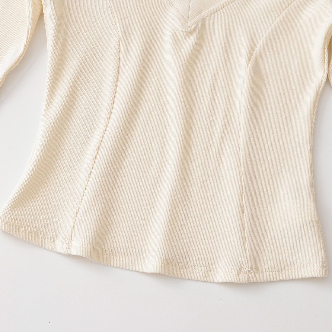 Damen Geripptes Langarmshirt mit V-Ausschnitt und taillierter Schnittführung Echoarchiv