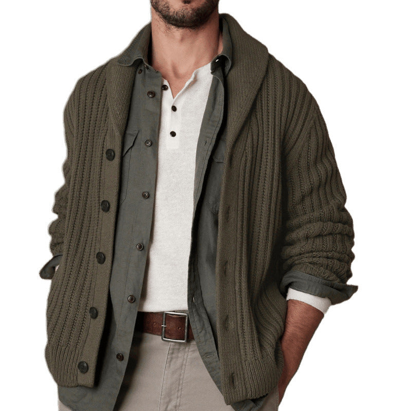 Herren Strickjacke mit modernen Zopfmuster und klassischem Umlegekragen Echoarchiv