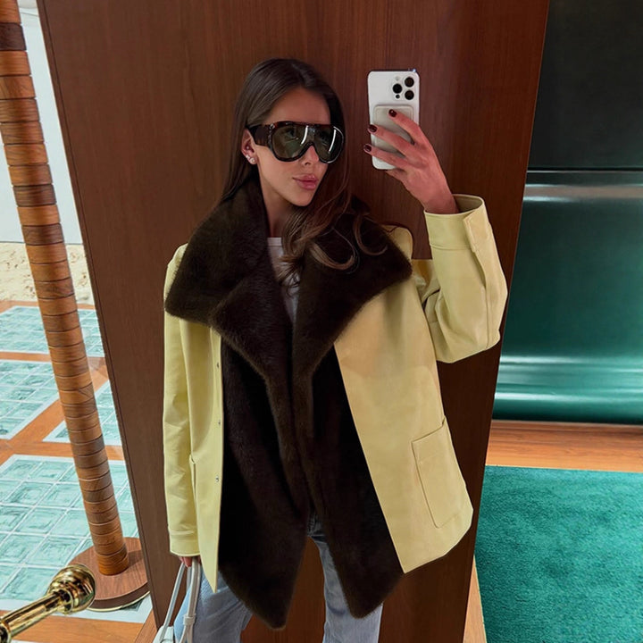 Damen Eleganter Oversize-Mantel aus Veloursleder‑Optik mit voluminösem Faux‑Fur‑Schalkragen Echoarchiv