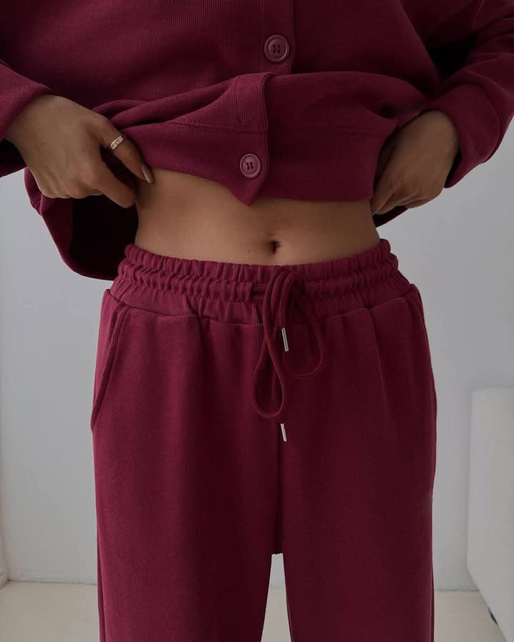 Damen Zweiteiliges Loungewear-Set aus Sweat mit geknöpfter Cropped-Jacke und weiter Kordelzughose – Avérine