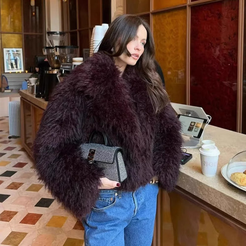 Damen kurz geschnittener Kunstfell-Blouson mit vollem Flor und Schalkragen – Célinea