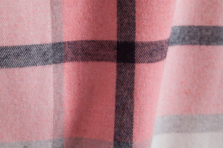 Herren Langarm-Hemdjacke mit Kapuze und modernem Karomuster Echoarchiv
