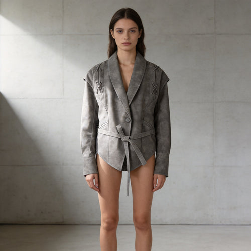 Damen Taillierter Veloursleder-Blazer mit Bindegürtel und Schnürdetail Echo Archiv