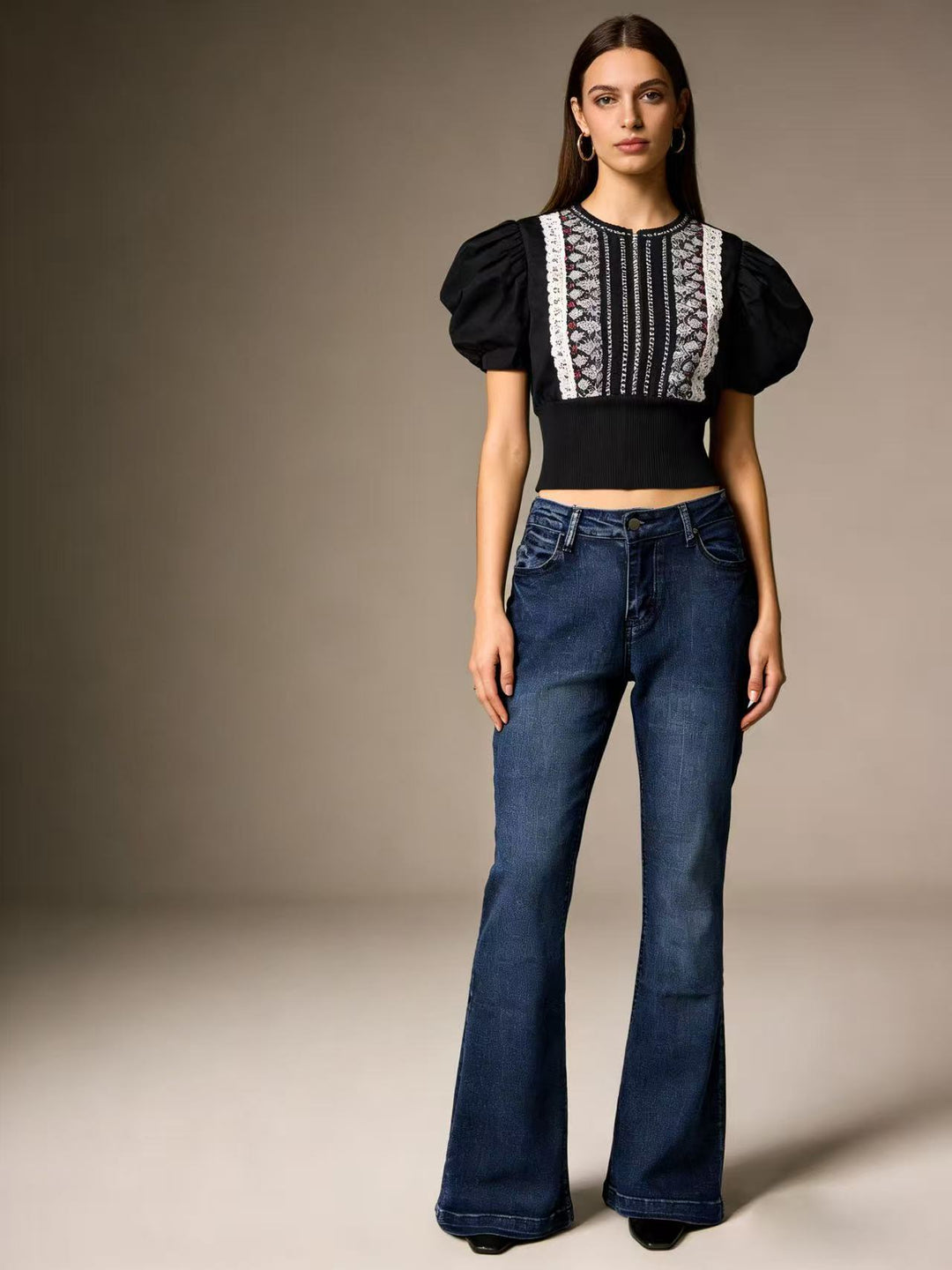 Damen elegantes cropped Oberteil mit Puffärmeln und Vintage-Stickerei Echo Archiv