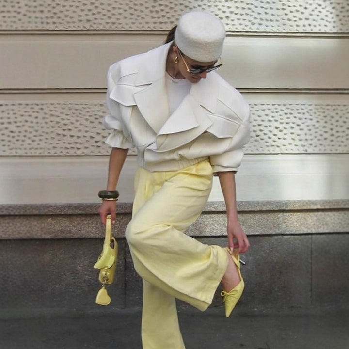 Damen Oversize-Boxy-Blouson mit voluminösen Ärmeln und hochgeschnittener Bundfaltenhose Echoarchiv