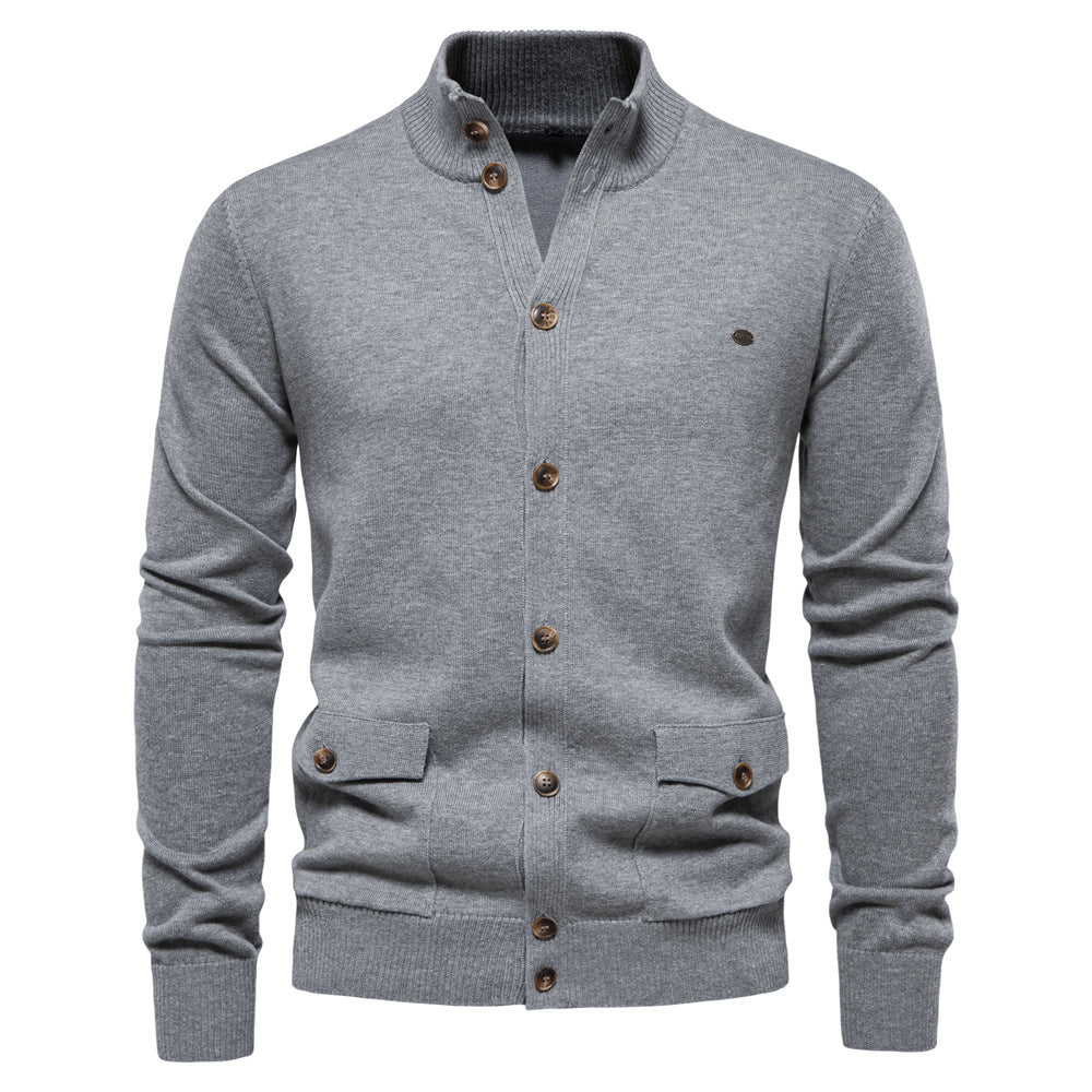 Herren Strickjacke mit modernem Stehkragen und praktischen Knöpfen Echoarchiv