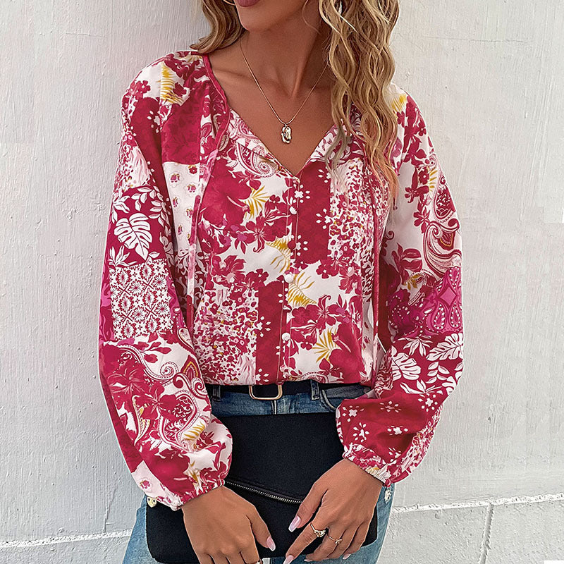 Damen Leichte Boho-Bluse mit Patchwork‑Print, Bindeschlitz und Ballonärmeln Echoarchiv