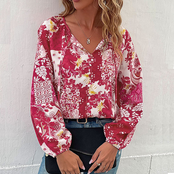 Damen Leichte Boho-Bluse mit Patchwork‑Print, Bindeschlitz und Ballonärmeln Echoarchiv