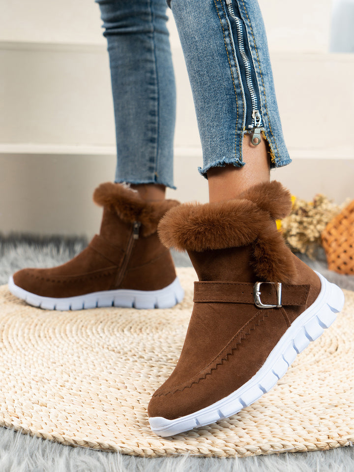 Damen nan gefütterte Kurzstiefel mit Kunstfellbesatz, Velourslederoptik, seitlichem Reißverschluss, dekorativer Metallschnalle und profilierter Lightweight-Sohle Echo Archiv