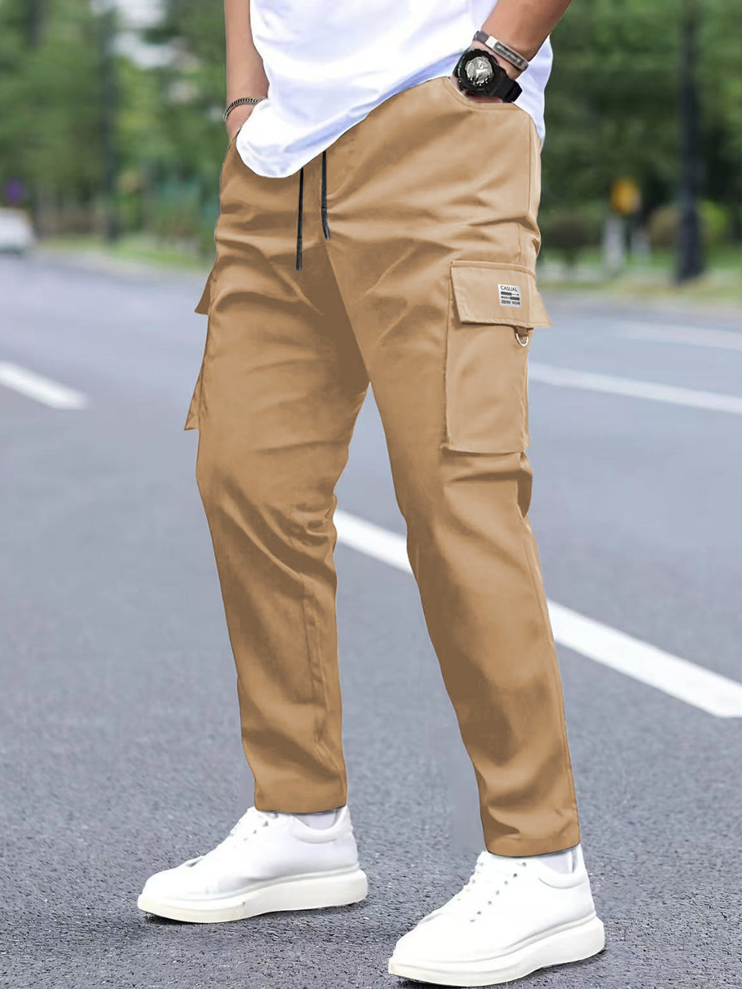 Herren Utility-Cargohose im tapered Schnitt mit elastischem Tunnelzugbund, großen Klapp- und Reißverschlusstaschen Echo Archiv