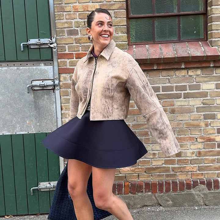 Damen Kurz geschnittene Velourslederjacke in Used‑Optik mit extra langen Ärmeln und Zwei‑Wege‑Reißverschluss Echoarchiv