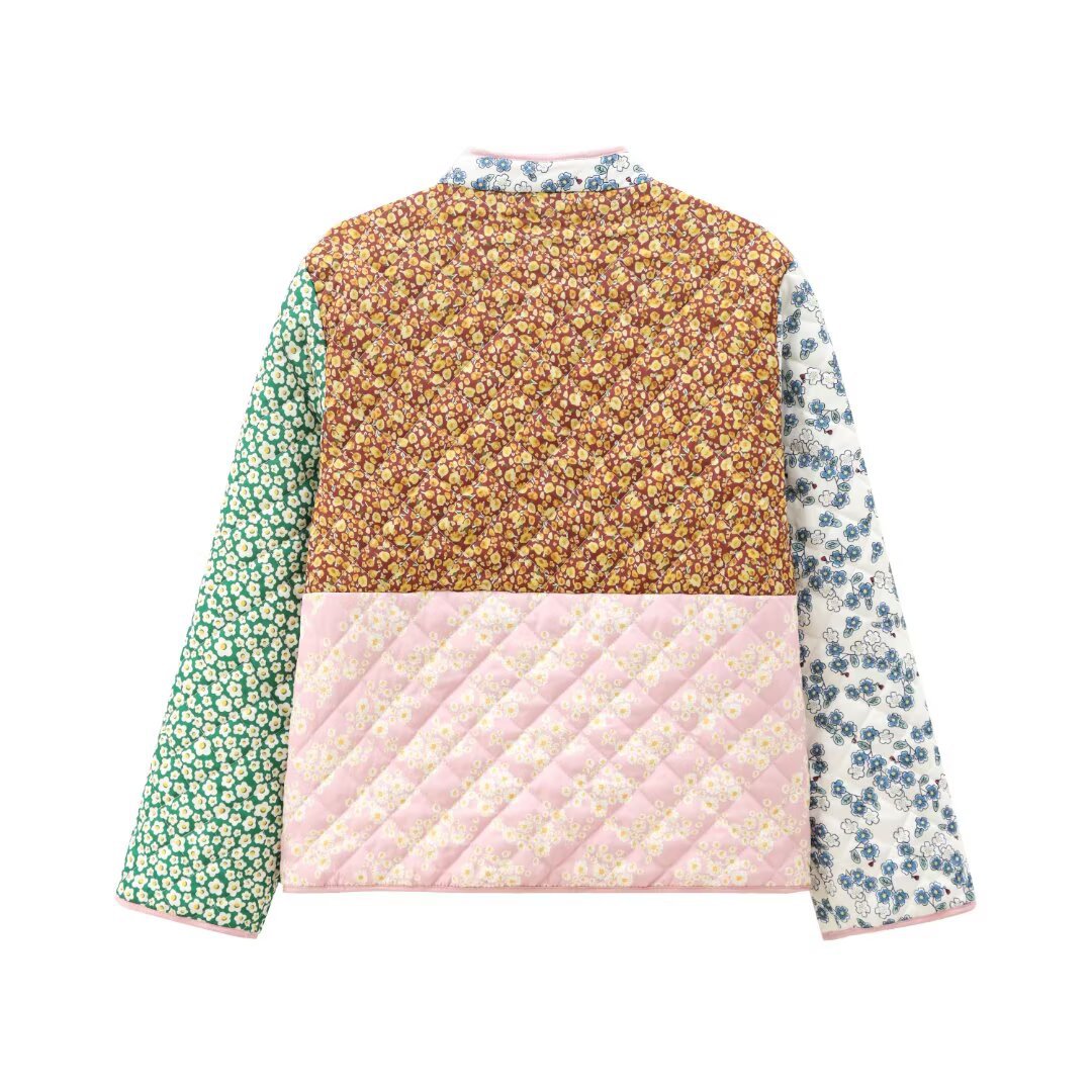 Damen retro-inspirierte gesteppte Patchworkjacke mit Stehkragen, Holzknopf-Verschlüssen und aufgesetzten Klappentaschen – Célinea