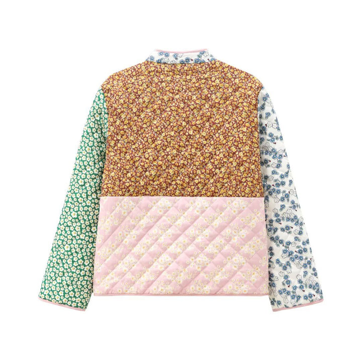 Damen retro-inspirierte gesteppte Patchworkjacke mit Stehkragen, Holzknopf-Verschlüssen und aufgesetzten Klappentaschen – Célinea