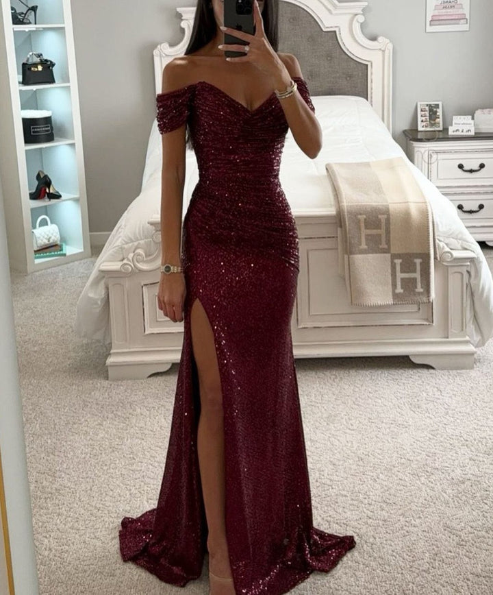 Damen Glamouröses Abendkleid mit schulterfreiem Schnitt und schimmerndem Stoff Echo Archiv