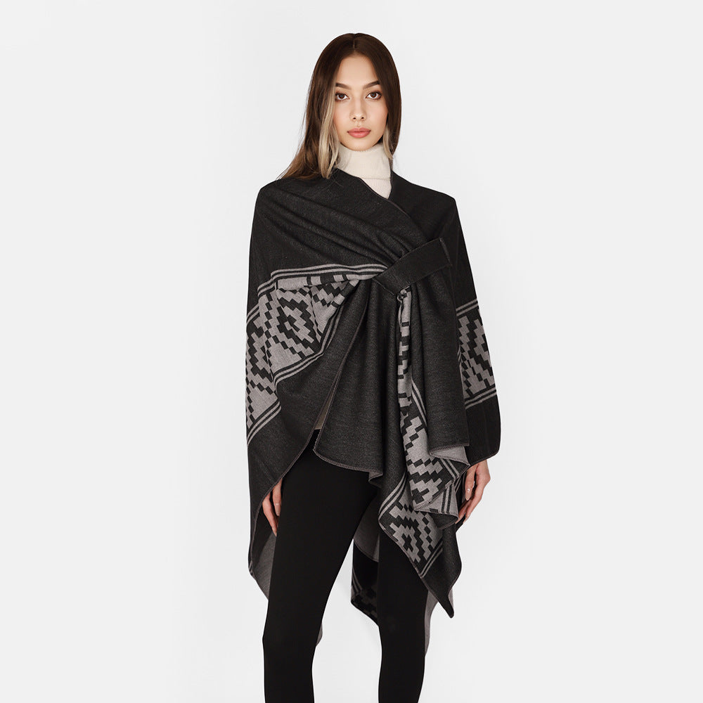 Damen Jacquard‑Ruana mit Bindegürtel und geometrischem Muster – Avérine