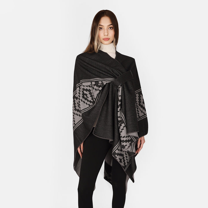 Damen Jacquard‑Ruana mit Bindegürtel und geometrischem Muster – Avérine