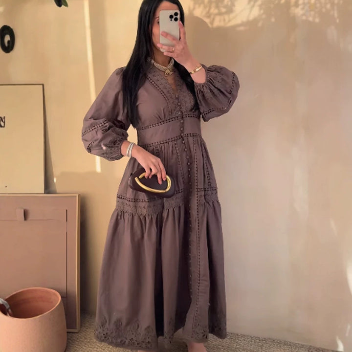 Damen Maxikleid im Boho‑Stil mit Spitzeneinsätzen, Knopfleiste und Ballonärmeln Echoarchiv