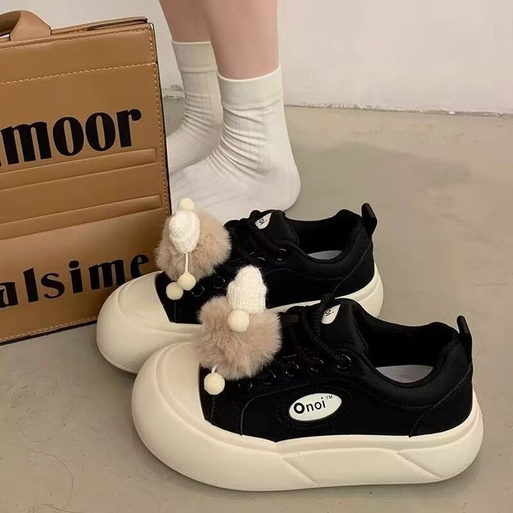 Damen Sneakers mit modischen Pompon-Applikationen und bequemer Sohle Echo Archiv