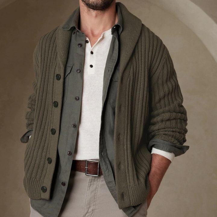 Herren Strickjacke mit modernen Zopfmuster und klassischem Umlegekragen Echoarchiv