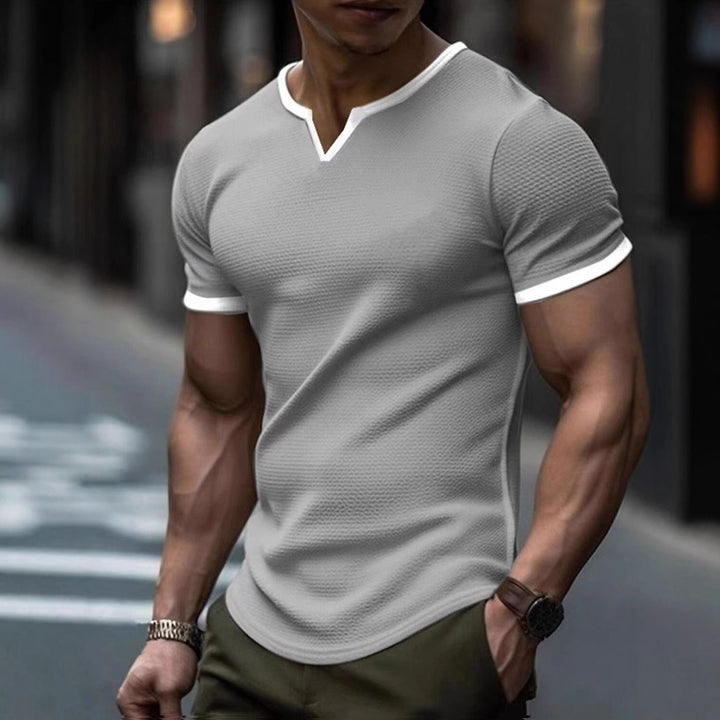 Herren Kurzarm T-Shirt mit strukturiertem V-Ausschnitt und kontrastierenden Ärmeln Echoarchiv
