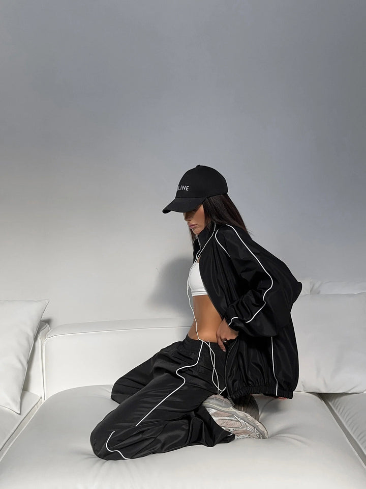 Damen sportives zweiteiliges Trainingsset mit Bomberjacke und weitem Jogginghose aus technischem Funktionsmaterial – Avérine