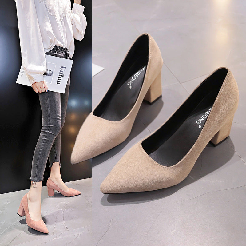 Damen Samtige Spitz-Pumps mit mittelhohem geometrischem Blockabsatz Echo Archiv