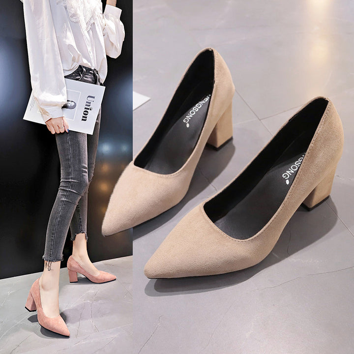 Damen Samtige Spitz-Pumps mit mittelhohem geometrischem Blockabsatz Echo Archiv
