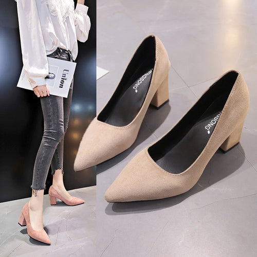 Damen Samtige Spitz-Pumps mit mittelhohem geometrischem Blockabsatz Echo Archiv