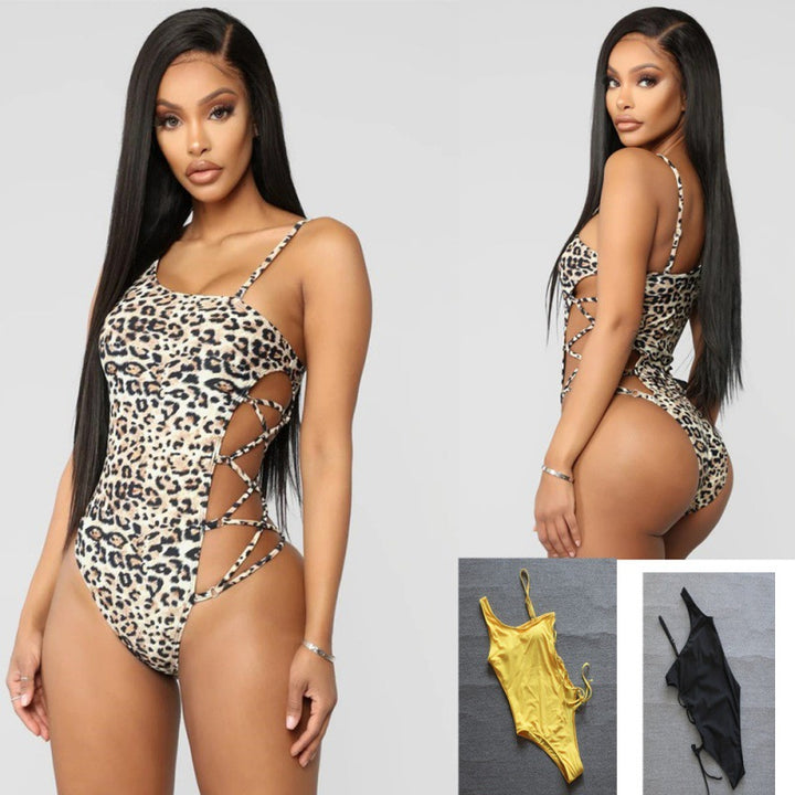 Damen Einteiler Badeanzug mit seitlichen Cut-Outs und modernem Leoprint Echo Archiv