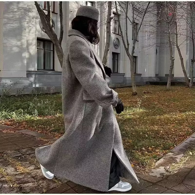 Damen extra langer Oversize-Wollmix-Mantel mit Schalkragen, doppelreihiger Knopfleiste und aufgesetzten Pattentaschen – Montévia