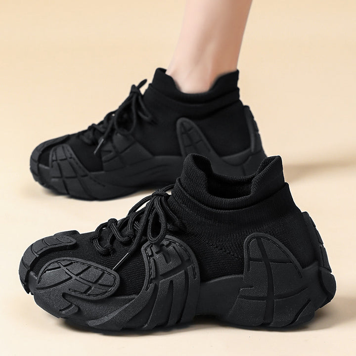 Herren nan massiver Sneaker mit sockenähnlichem Strickschaft, geformten Gummiapplikationen und griffiger Profilsohle Echo Archiv