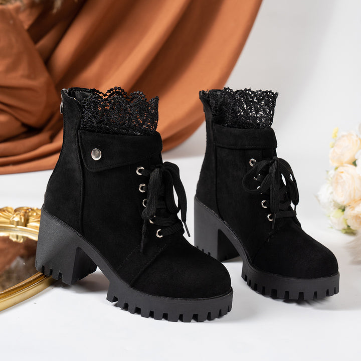 Damen nan Schnürstiefelette mit grober Profilsohle, mittelhohem Blockabsatz und Spitzenkragen Echo Archiv
