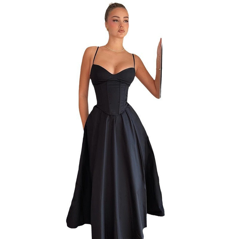 Damen Elegantes Abendkleid mit tailliertem Oberteil und schwingendem Rock Echo Archiv