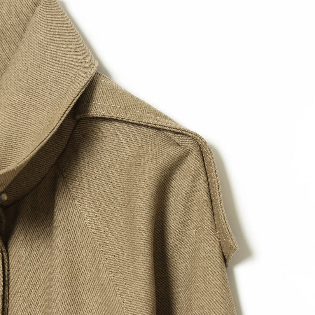 Damen Kurze Oversized Cape-Trenchjacke mit hohem Funnelkragen und Utility‑Pattentaschen Echoarchiv