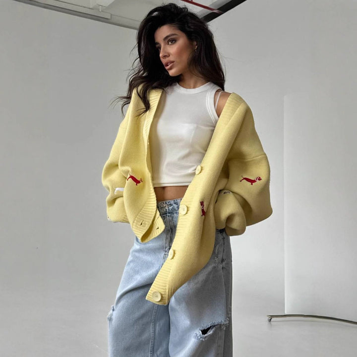 Damen Oversized Strickcardigan mit gestickten Dackelmotiven – Veloura