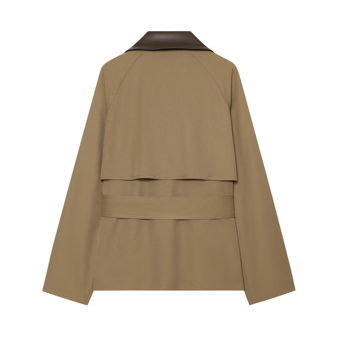 Damen kurz geschnittener Trenchcoat mit kontrastierendem Lederkragen und Taillengürtel Echo Archiv