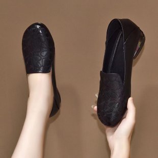 Damen nan elegante gepolsterte Lederloafer mit floral geprägter Oberfläche und mittelhohem Blockabsatz Echo Archiv