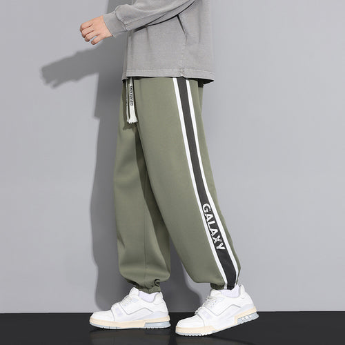 Herren Sportliche Jogginghose mit seitlichen Streifen