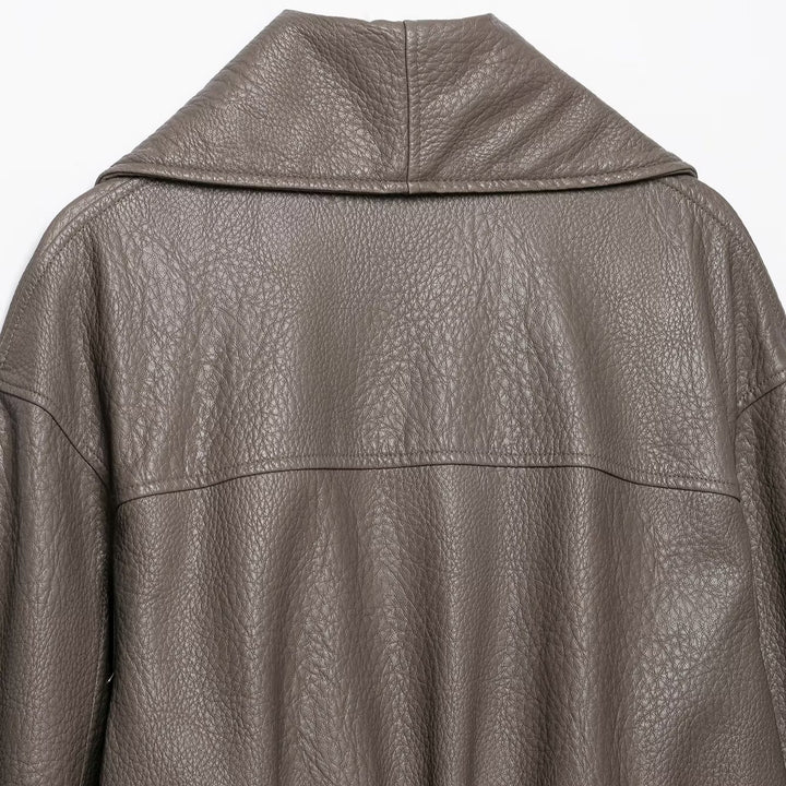 Damen Kurze Taillierte Lederoptik-Jacke mit übergroßem Schalkragen und gerafftem Bund Echoarchiv
