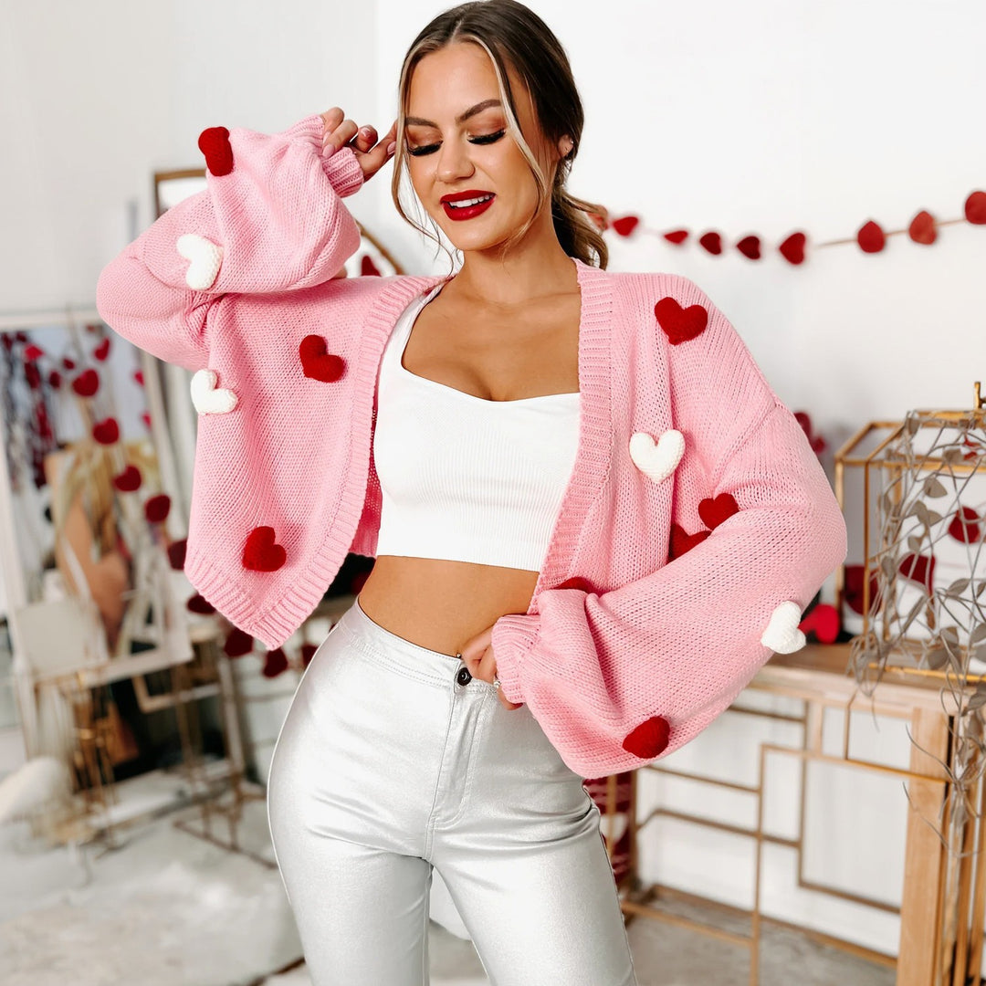 Damen Kurzer Oversize-Cardigan mit 3D-Herzapplikationen und weiten Ballonärmeln – Veloura